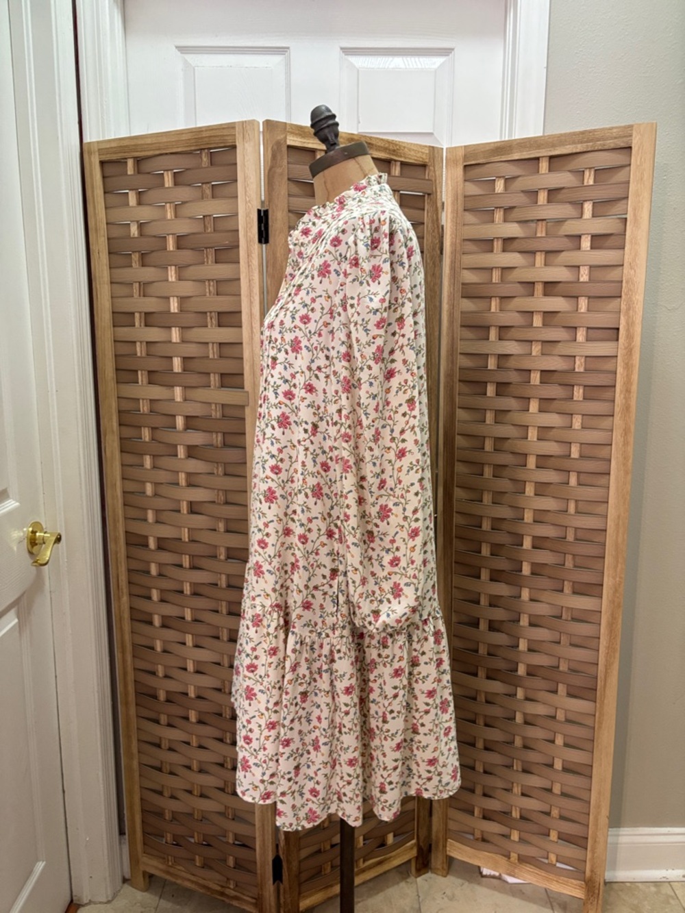 Untuckit - Picture 4 of 7
